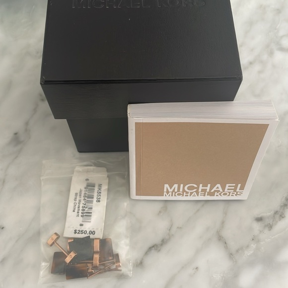 Michael Kors Rose Gold & Tortoise Women’s Watch - Picture 3 of 3